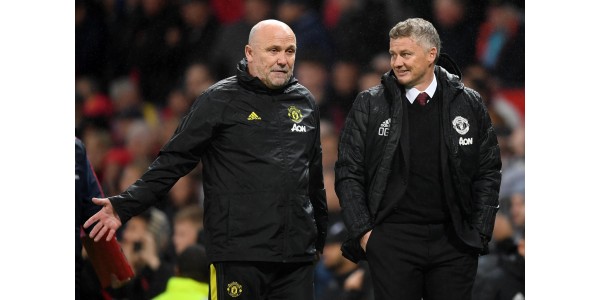 Apuvalmentaja Mike Phelan jatkaa sopimuksen uusimista Apuvalmentaja Mike Phelan jatkaa sopimuksen uusimista